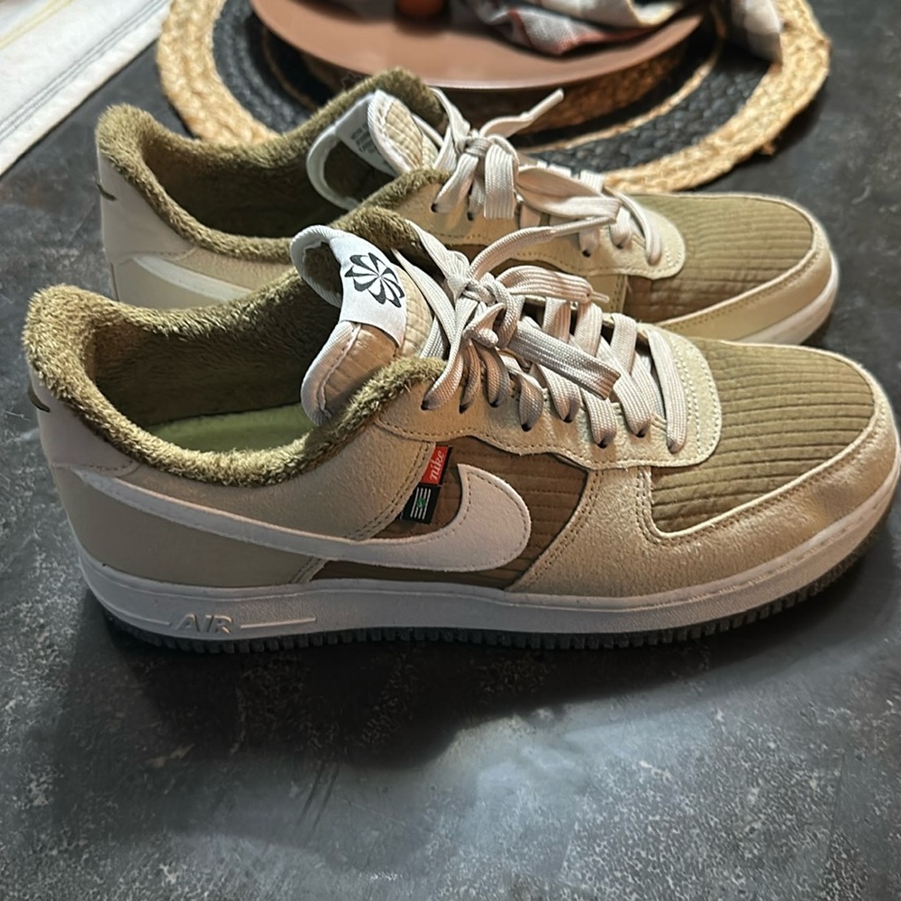 Men’s Nike shoes